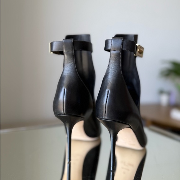 New Jimmy CHOO Nell Ankle Boot 85 Black Calf
Leather Ankle Boots $1,395 41 - Picture 13 of 16
